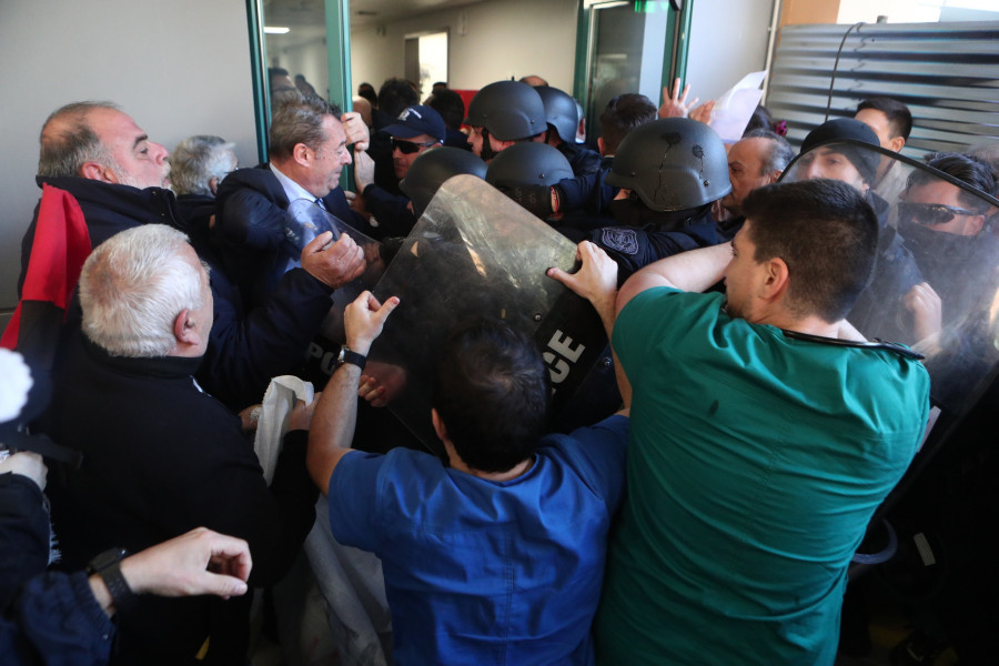 ΚΚΕ για το συμβάν στο Κρατικό Νίκαιας: «Οι υγειονομικοί θα είναι εκεί για “χαλάνε” στημένες φιέστες»