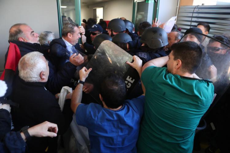 ΚΚΕ για το συμβάν στο Κρατικό Νίκαιας: «Οι υγειονομικοί θα είναι εκεί για “χαλάνε” στημένες φιέστες»