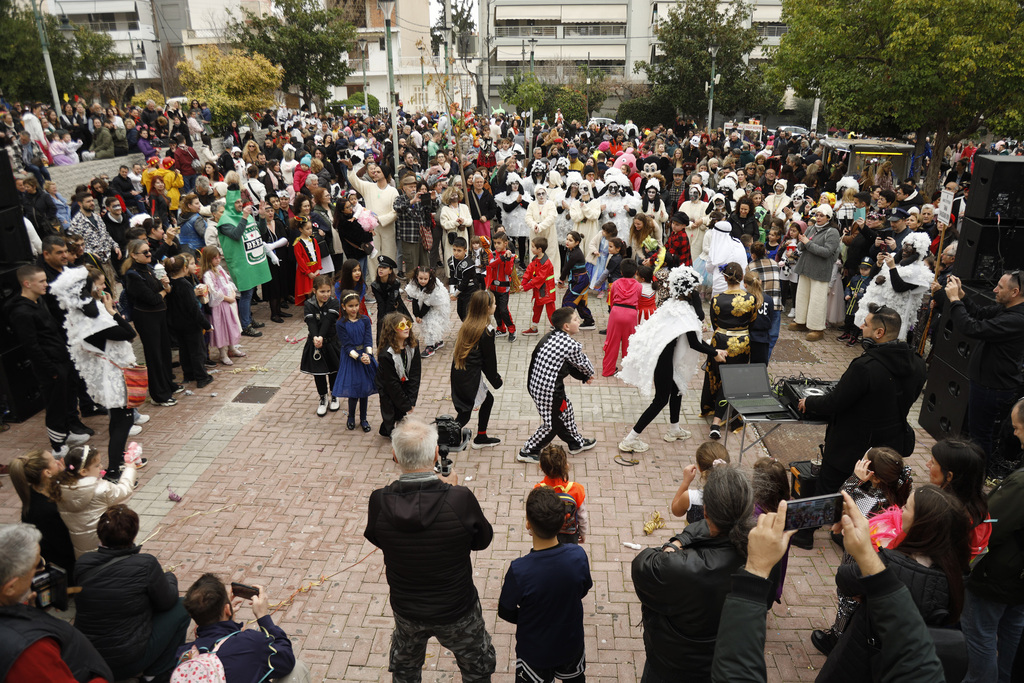 Απόκριες στην Πετρούπολη 2026: Ξεφάντωμα μικρών και μεγάλων στην παρέλαση και στην πλατεία «Ηρώ»