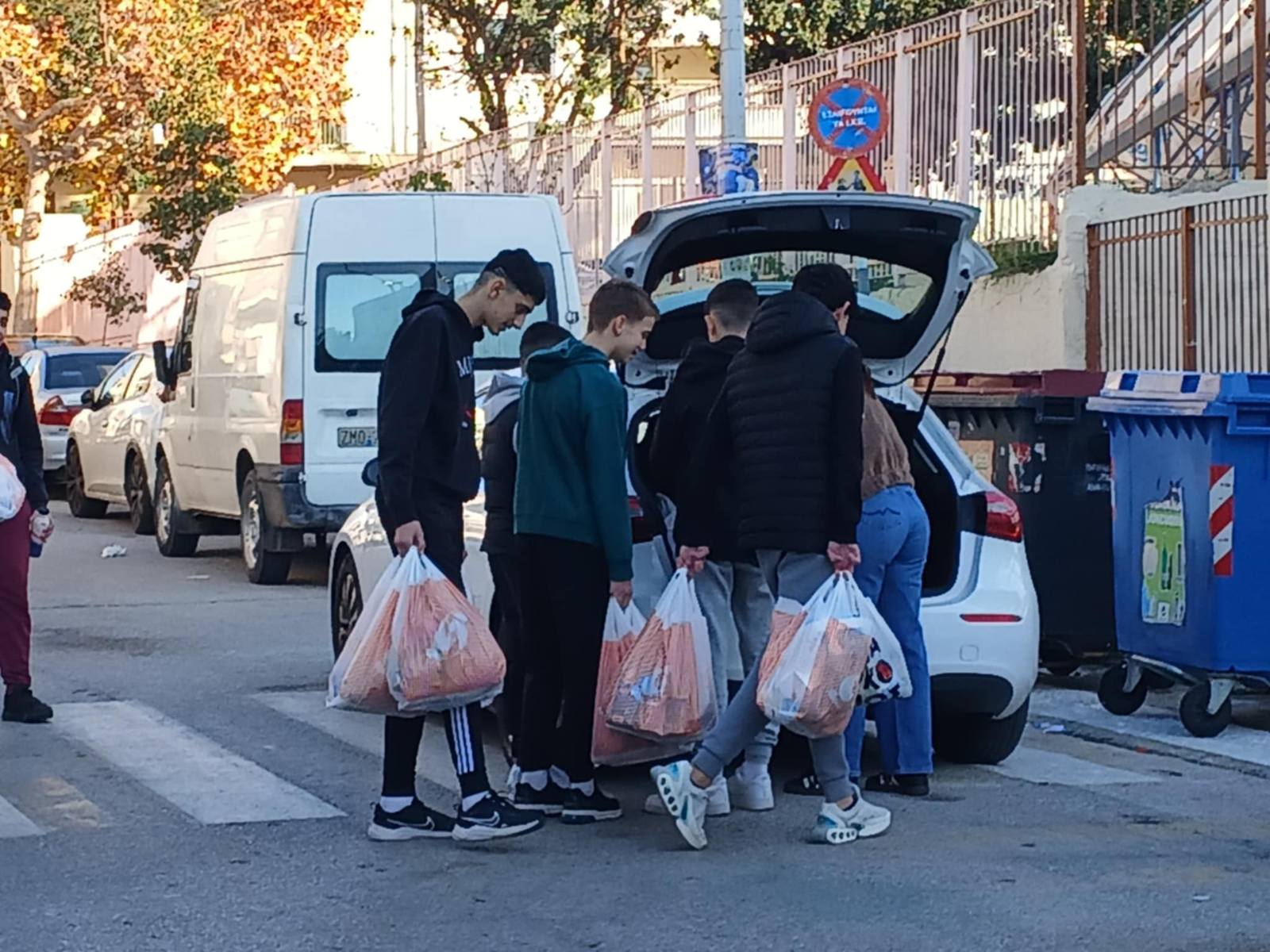 Σχολεία της πόλης στηρίζουν έμπρακτα το Κοινωνικό Παντοπωλείο  του Δήμου Περιστερίου