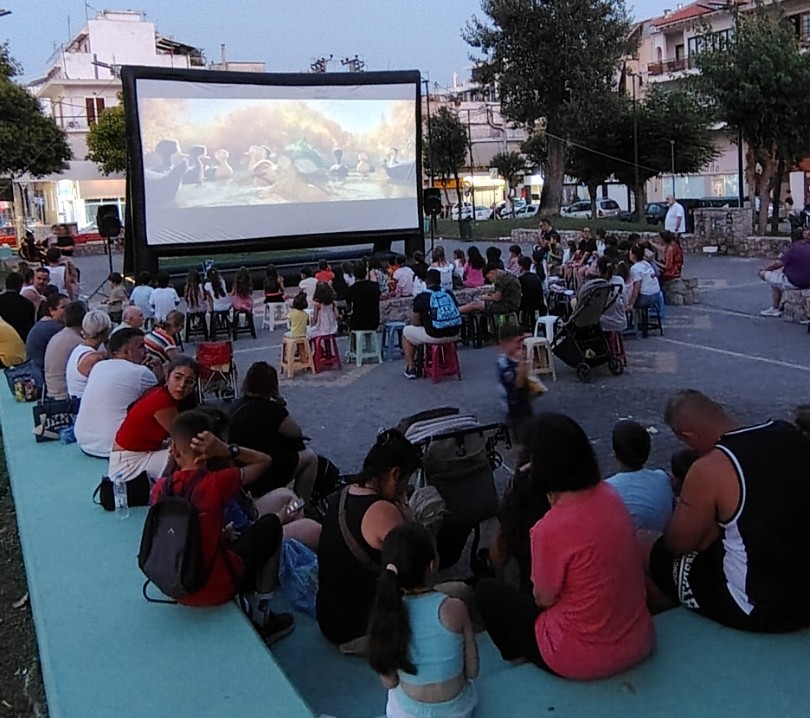 Ολοκληρώθηκε με μεγάλη επιτυχία «Το Σινεμά Πάει Πλατεία» στις γειτονιές του Περιστερίου
