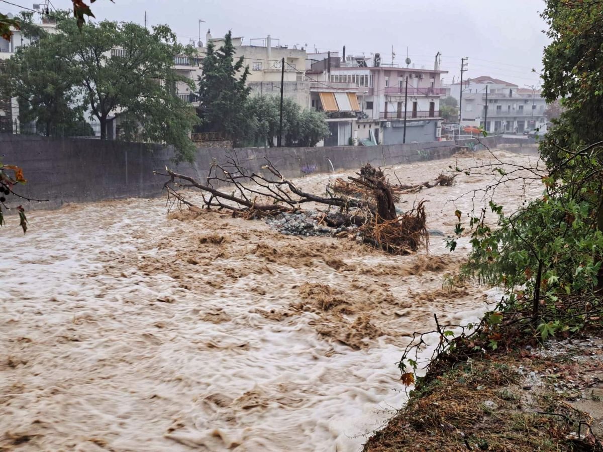 Πυροτεχνήματα Χαρδαλιά για τις πλημμύρες όταν επί 22 μήνες δεν καθάρισαν ρέμα!