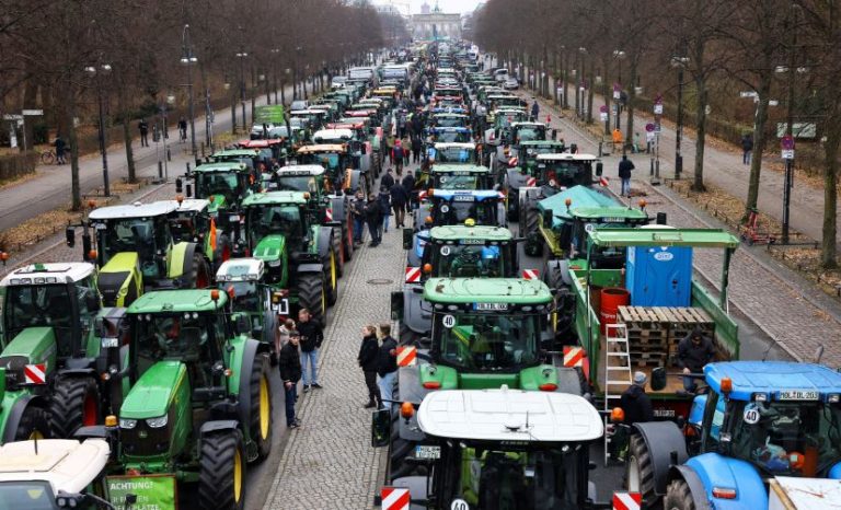 Γερμανία: Τεράστιες αγροτικές κινητοποιήσεις στο Βερολίνο