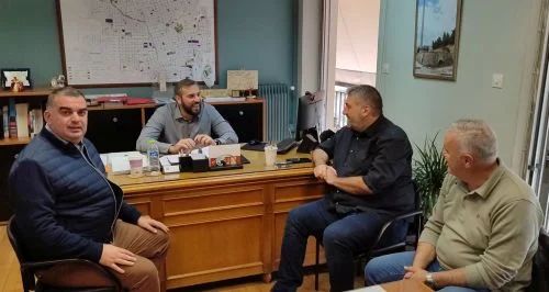 Συνάντηση Δημάρχου Πετρούπολης-Διοίκησης Άρη Πετρούπολης