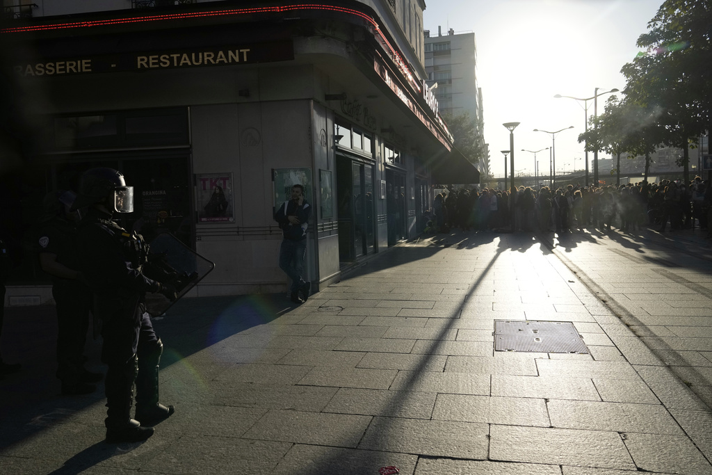 Γαλλία: 800.000 διαδηλωτές στους δρόμους – Μέχρι και μνημεία κλειστά 