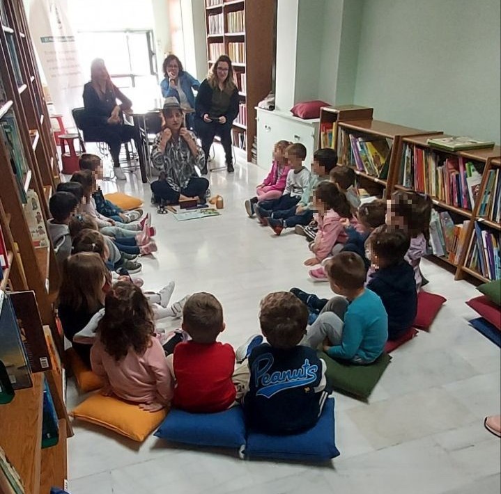  Πετρούπολη: Τα παιδιά των Δημοτικών Παιδικών Σταθμών επισκέφθηκαν την Δημοτική Βιβλιοθήκη
