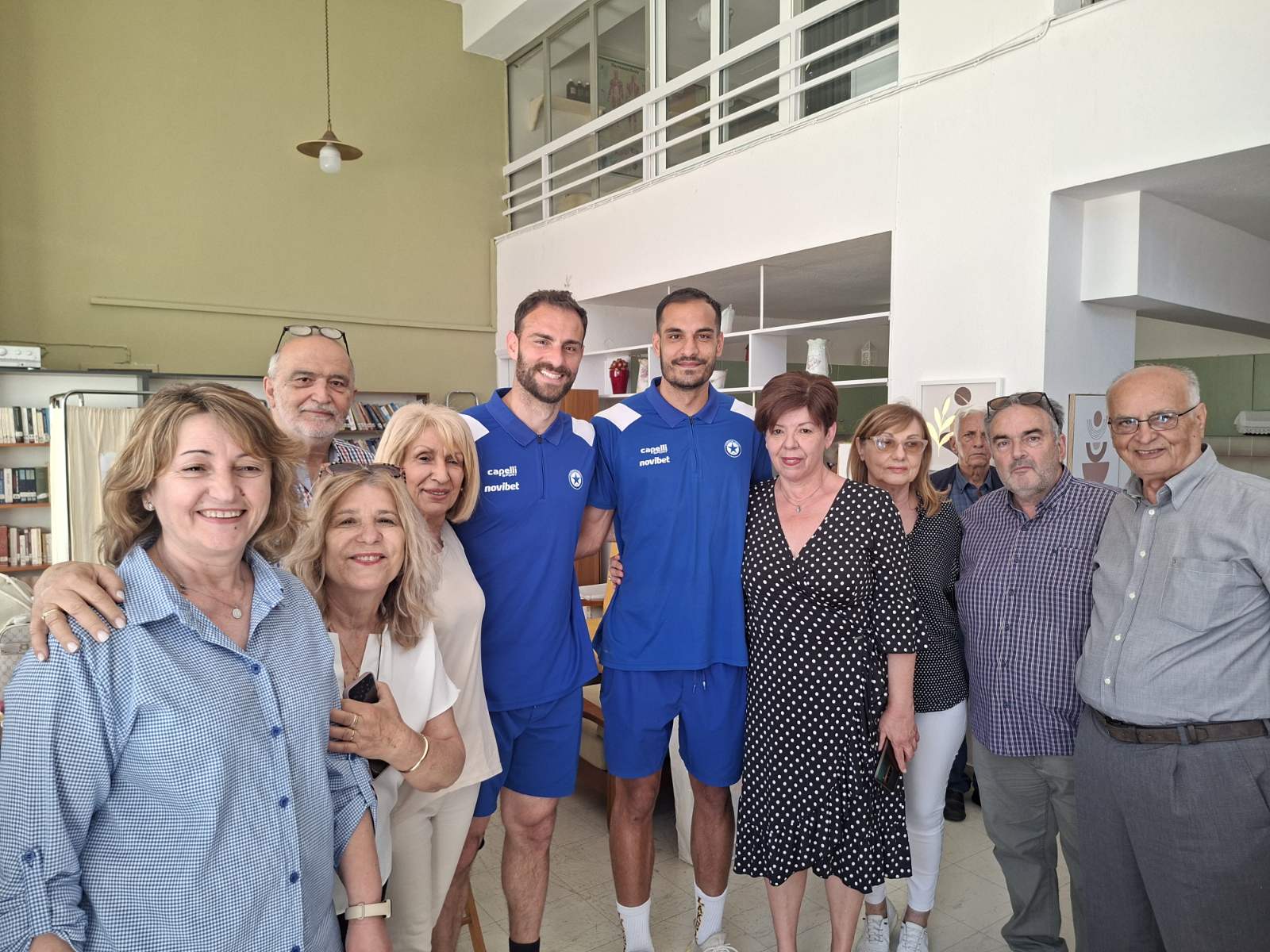 Δωρεά οκτώ σύγχρονων απινιδωτών στα ΚΕ.ΦΙ. του Δήμου Περιστερίου από τους φιλάθλους του Περιστερίου (FENTAGIN)