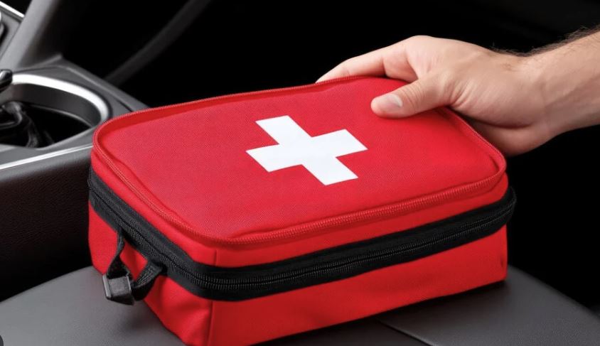Τι αλλάζει για το φαρμακείο αυτοκινήτου: Τα 16 αντικείμενα που πρέπει να περιέχει από 18 Ιουνίου