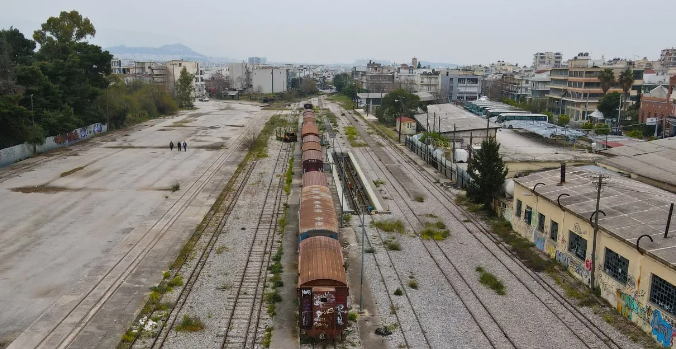 Ο σιδηροδρομικός σταθμός- φάντασμα των Αγίων Αναργύρων θα μετατραπεί σε σύγχρονο «πολυμορφικό» πάρκο