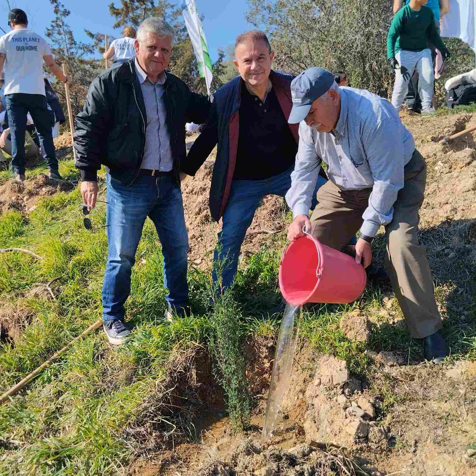 Ο Αντιπεριφερειάρχης κ. Χαράλαμπος Αλεξανδράτος στην δεντροφύτευση του Ποικίλου Όρους