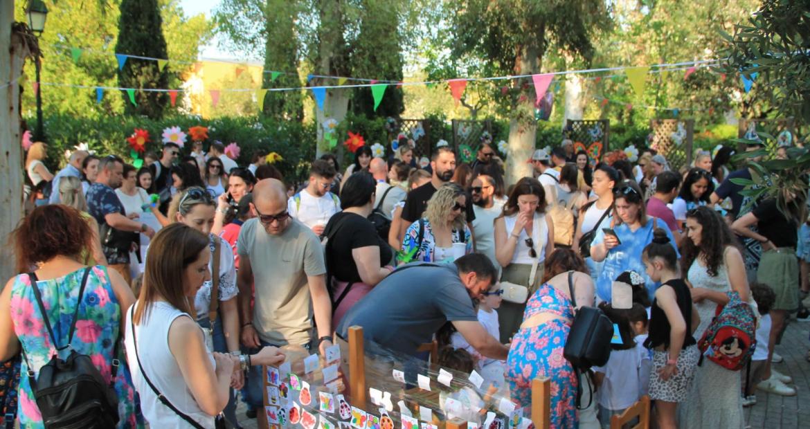 Εκατοντάδες οικογένειες στη μεγάλη γιορτή των Βρεφονηπιακών Σταθμών του Δήμου Περιστερίου