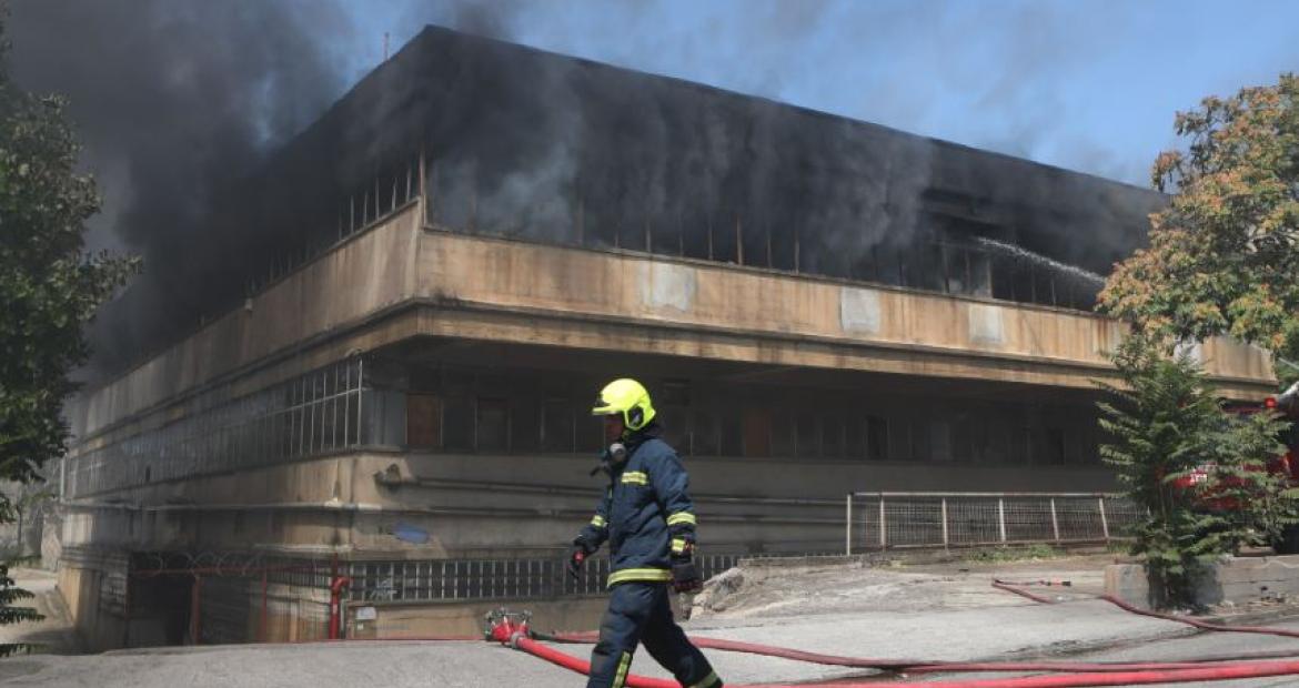 Φωτιά σε εργοστάσιο πλαστικών στο Αιγάλεω για 2η μέρα, πυροσβεστική, πυρκαγιά,