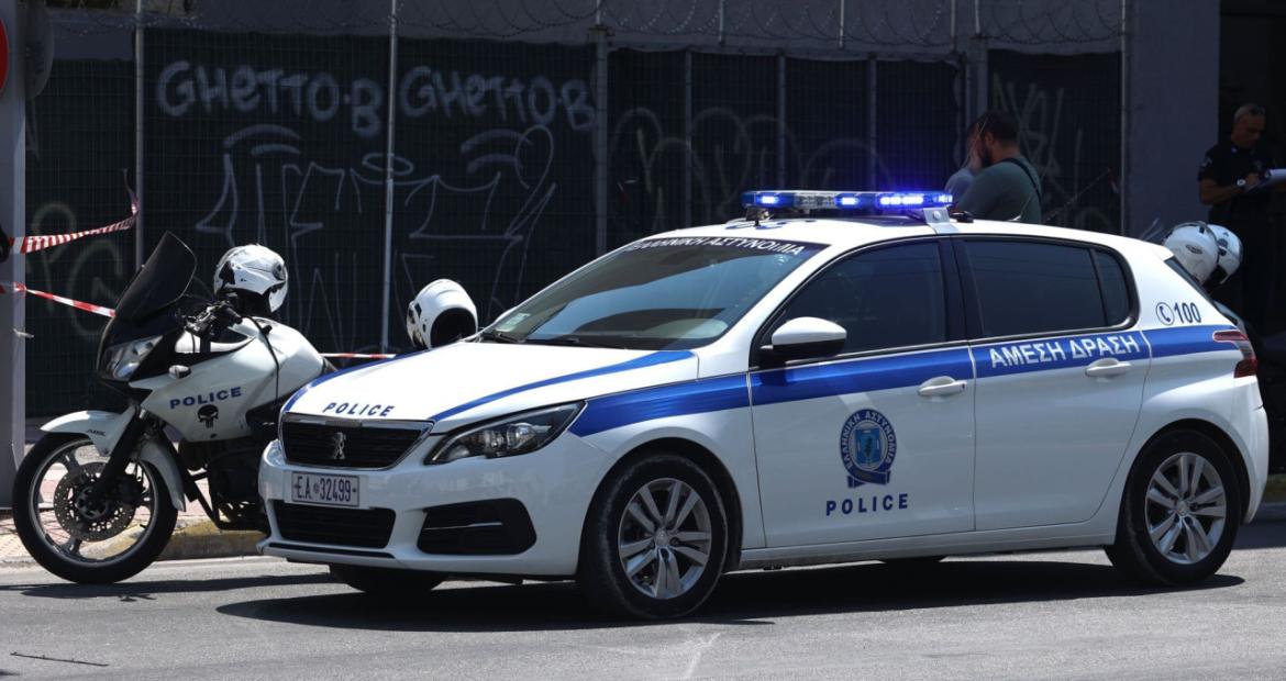 Πετρούπολη: Μεθυσμένος πατέρας παράτησε τα παιδιά του, ηλικίας 2 και 4 ετών στον δρόμο