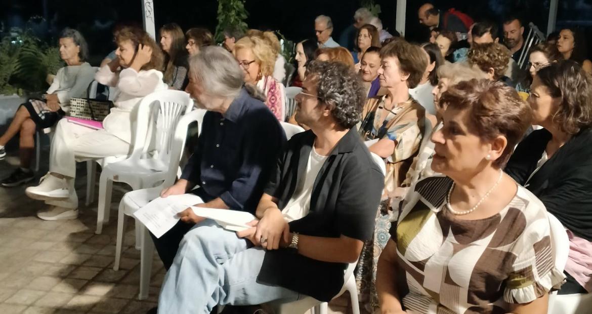 Δήμος Χαϊδαρίου - Μια «ζεστή» βραδιά γεμάτη ποίηση στην Δημοτική Βιβλιοθήκη