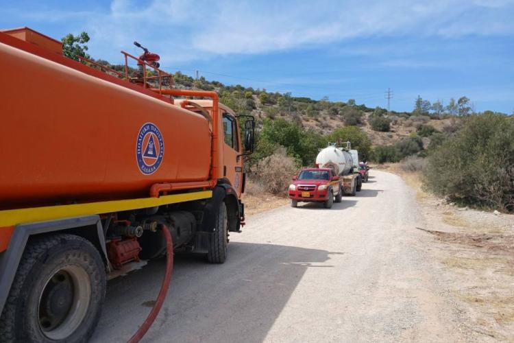 Ακόμα μία έγκαιρη κατάσβεση φωτιάς στο Ποικίλο, Πετρούπολη, πυροσβεστική