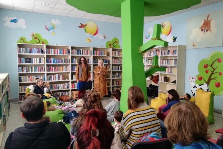 Έναρξη αφηγήσεων «Ένα τσουβάλι Χριστουγεννιάτικα παραμύθια και τραγούδια» στη Δημοτική Βιβλιοθήκη Περιστερίου