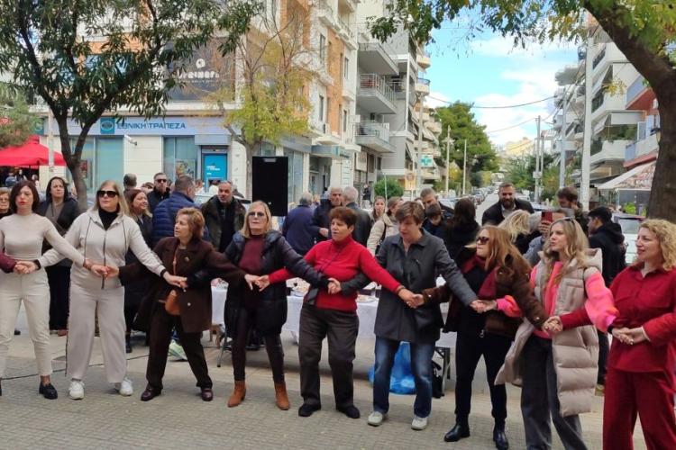 «Χριστούγεννα Πρωτούγεννα στη γιορτινή μας πόλη!»: Ευχές και κεράσματα στην Πετρούπολη