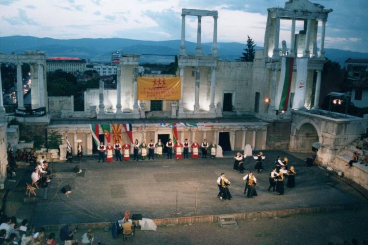 Τμήμα Παραδοσιακών Χορών Δήμου Πετρούπολης: Μισός αιώνας πολιτιστικής και λαογραφικής προσφοράς! 