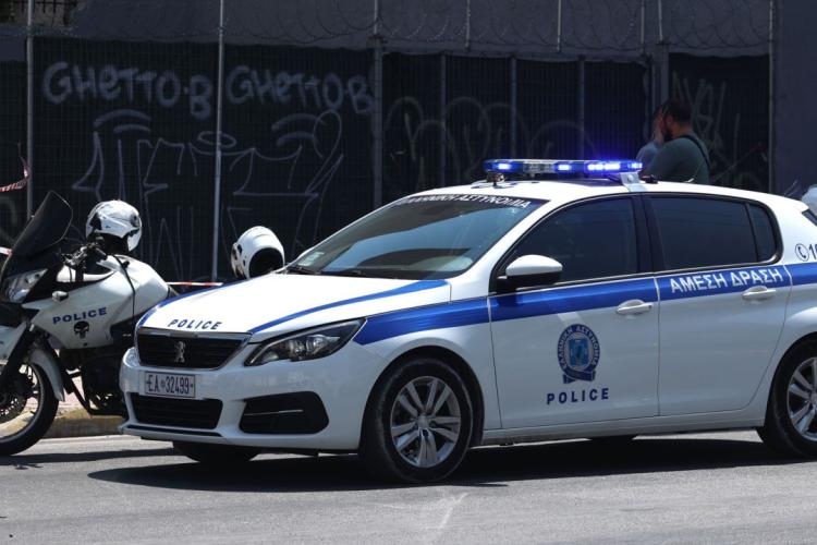 Πετρούπολη: Μεθυσμένος πατέρας παράτησε τα παιδιά του, ηλικίας 2 και 4 ετών στον δρόμο