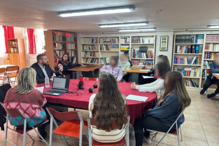 Μαθητές συνομιλούν με τον Δήμαρχο Πετρούπολης για την αειφορία και το μέλλον της πόλης, Σίμος, Πετρούπολη, δράσεις 