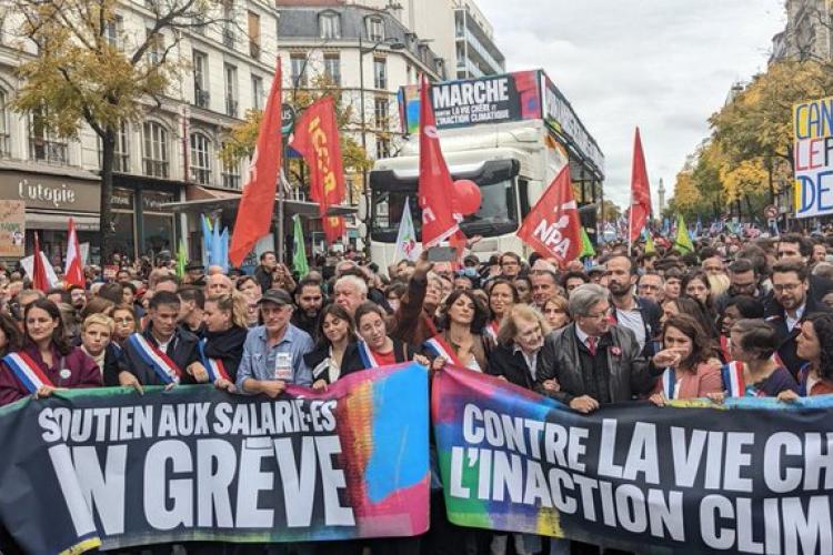 Γαλλία: Δυναμική διαδήλωση για τα καύσιμα και την ακρίβεια