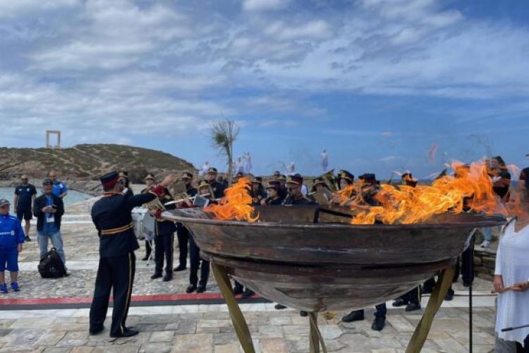 Η Φιλαρμονική Πετρούπολης στην τελετή αφής της Ολυμπιακής Φλόγας στη Νάξο
