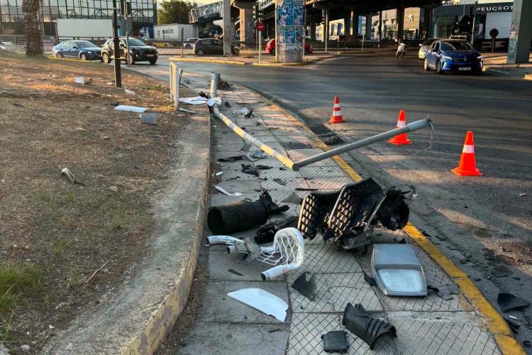 Περιστέρι: Άμεση επέμβαση του Δήμου μετά από πτώση κολώνας φωτισμού