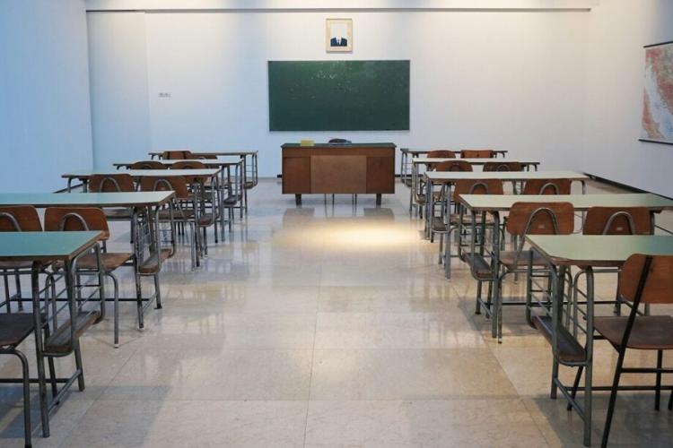ΚΑΜΙΑ ΣΥΓΧΩΝΕΥΣΗ ΤΜΗΜΑΤΩΝ   ΠΑΛΕΥΟΥΜΕ ΓΙΑ ΤΟ ΔΙΚΑΙΩΜΑ ΤΩΝ ΠΑΙΔΙΩΝ ΜΑΣ ΣΤΗ ΜΟΡΦΩΣΗ