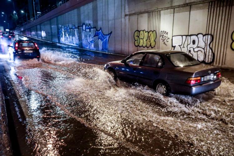 Με απόφαση του Περιφερειάρχη Αττικής Νίκου Χαρδαλιά, αύριο όλα τα σχολεία της Αττικής, λόγω του ισχυρού κύματος κακοκαιρίας «Byron» θα παραμείνουν κλειστά.