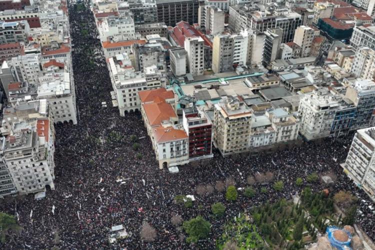 Μεγαλειώδεις και χωρίς προηγούμενο οι συγκεντρώσεις για τα Τέμπη σε όλη την Ελλάδα