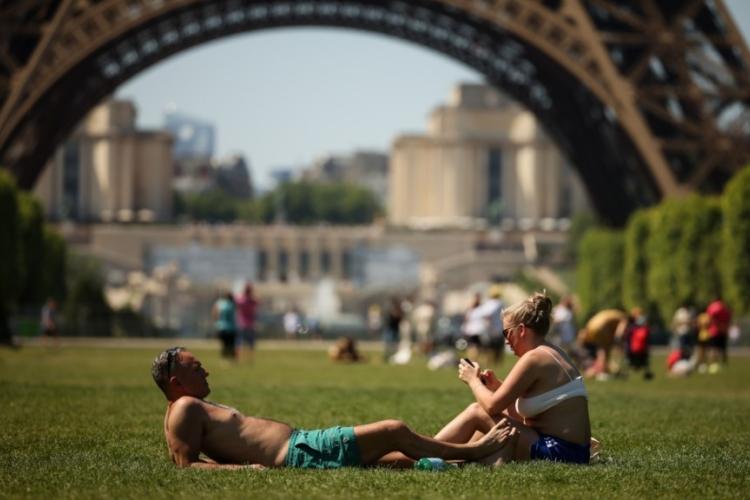 Καύσωνας στη Δυτική Ευρώπη: «Βράζουν» Λονδίνο και Παρίσι