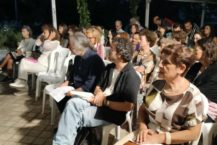 Δήμος Χαϊδαρίου - Μια «ζεστή» βραδιά γεμάτη ποίηση στην Δημοτική Βιβλιοθήκη