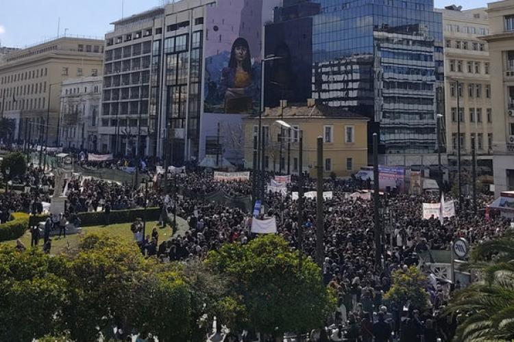 Έρευνα της Public Issue: Ρεκόρ 12ετίας οι κινητοποιήσεις για τα Τέμπη