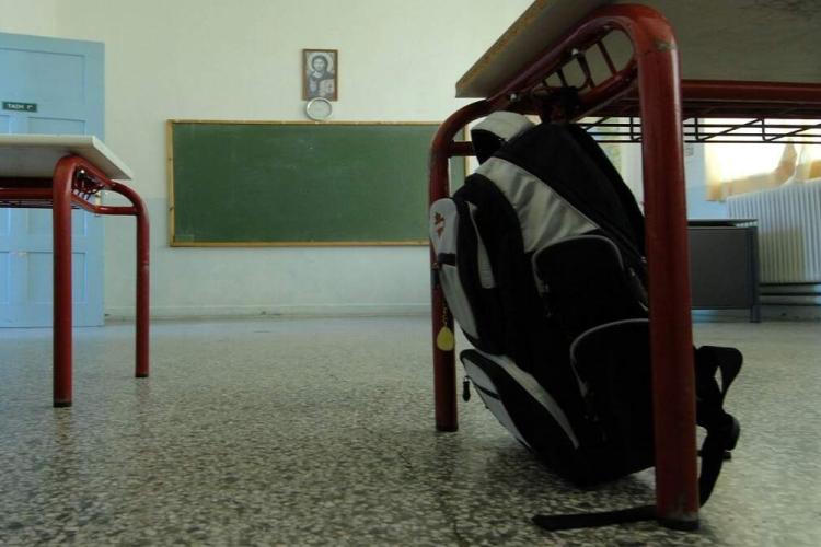 Κάλεσμα σε πανεκπαιδευτική συγκέντρωση 2/12, 7μμ, Πλατεία Αγίου Αντωνίου, Περιστέρι