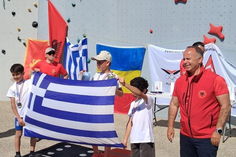 Συγχαρητήρια Δημάρχου & Δ.Σ. Πετρούπολης στον Πεζοπορικό Ορειβατικό Σύλλογο