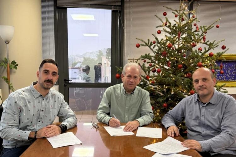 Υπογράφηκε η σύμβαση για την ανακαίνιση 10 παιδικών χαρών στον Δήμο Αιγάλεω