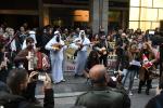 Κάλαντα από ...το Κατάρ μπροστά στο Υπουργείο Οικονομικών!