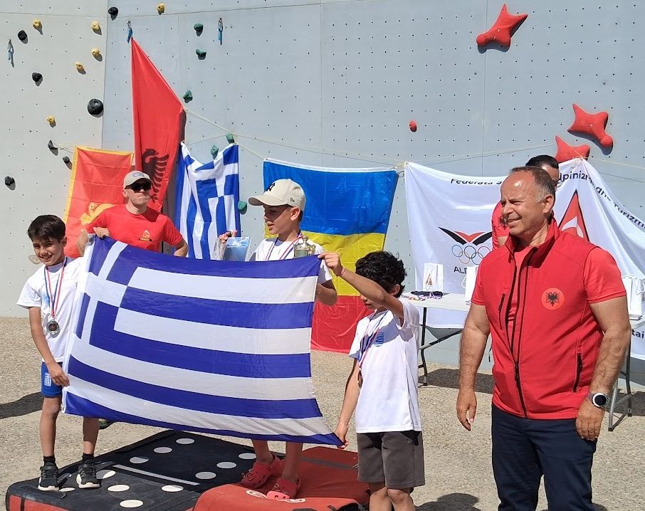 Συγχαρητήρια Δημάρχου & Δ.Σ. Πετρούπολης στον Πεζοπορικό Ορειβατικό Σύλλογο